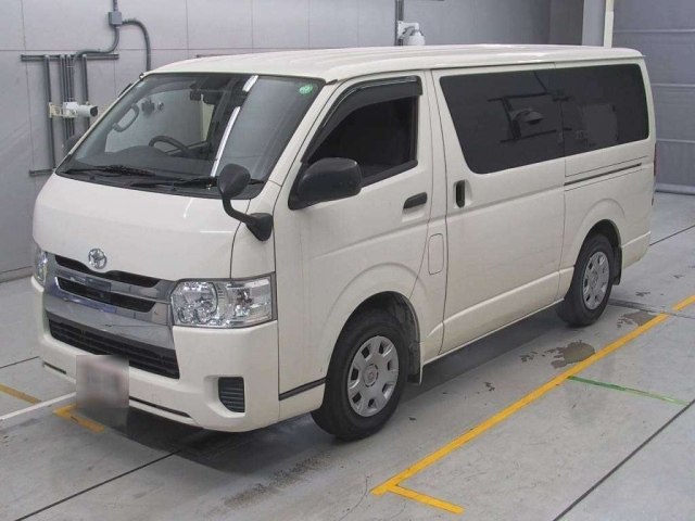 TOYOTA HIACE VAN 2020