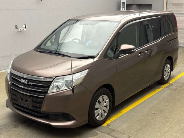 TOYOTA NOAH 2014