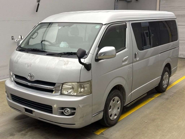 TOYOTA HIACE 2010