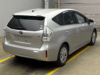TOYOTA PRIUS ALPHA 2012