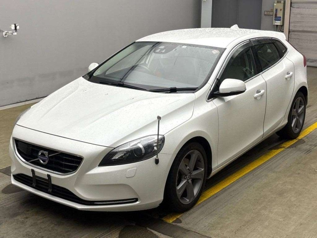 VOLVO V40 2014