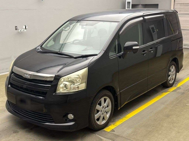 TOYOTA NOAH 2008