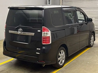 TOYOTA NOAH 2008