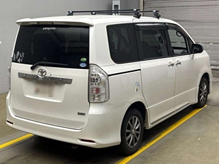 TOYOTA VOXY 2012