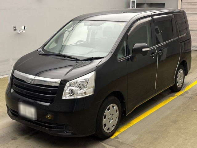 TOYOTA NOAH 2009