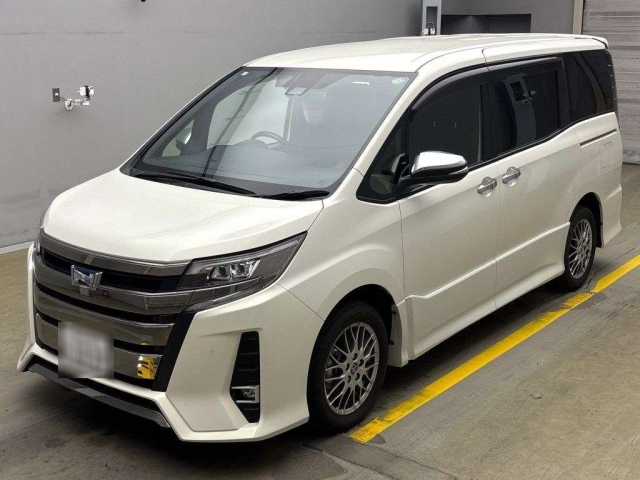 TOYOTA NOAH 2021