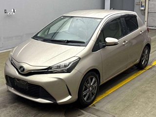 TOYOTA VITZ 2015