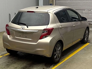 TOYOTA VITZ 2015
