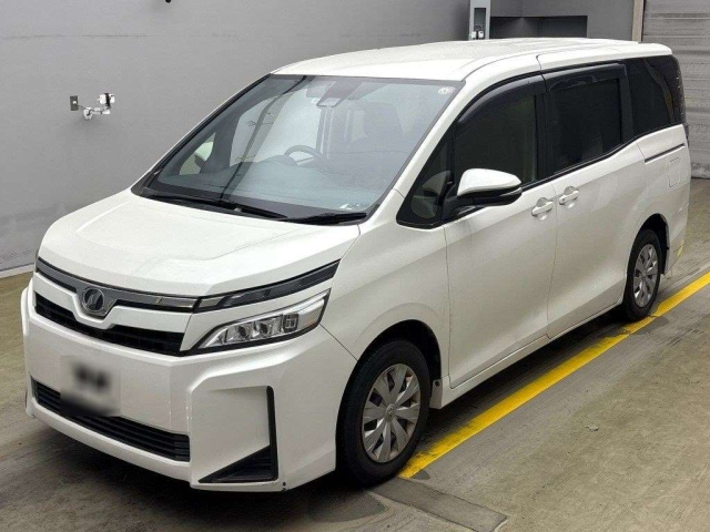 TOYOTA VOXY 2017