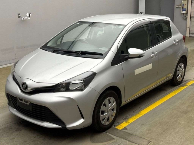TOYOTA VITZ 2017