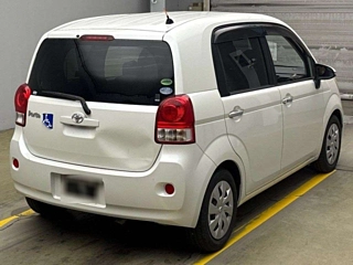 TOYOTA PORTE 2012
