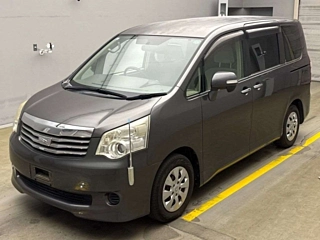 TOYOTA NOAH 2011