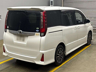 TOYOTA NOAH 2015