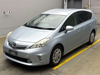 TOYOTA PRIUS ALPHA 2013