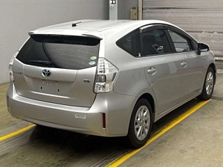 TOYOTA PRIUS ALPHA 2012