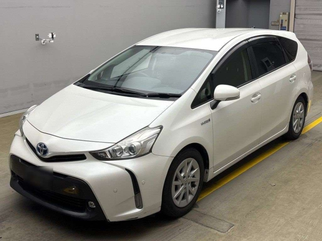 TOYOTA PRIUS ALPHA 2015