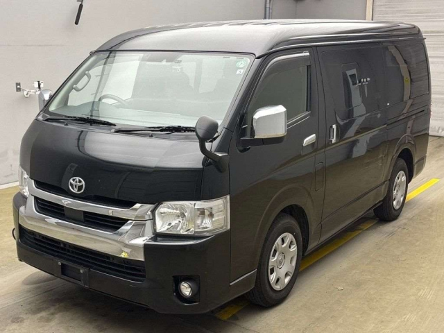 TOYOTA HIACE 2022