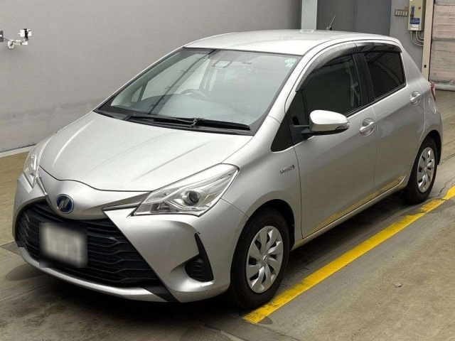 TOYOTA VITZ 2017