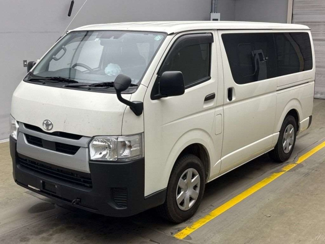 TOYOTA HIACE VAN 2023