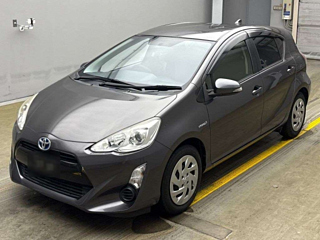 TOYOTA AQUA 2016