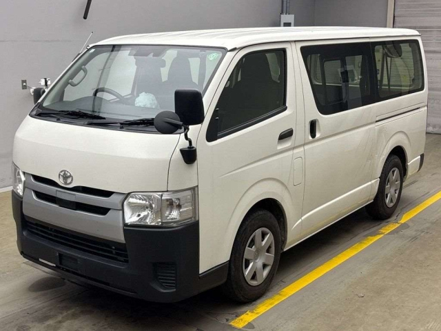 TOYOTA HIACE VAN 2019