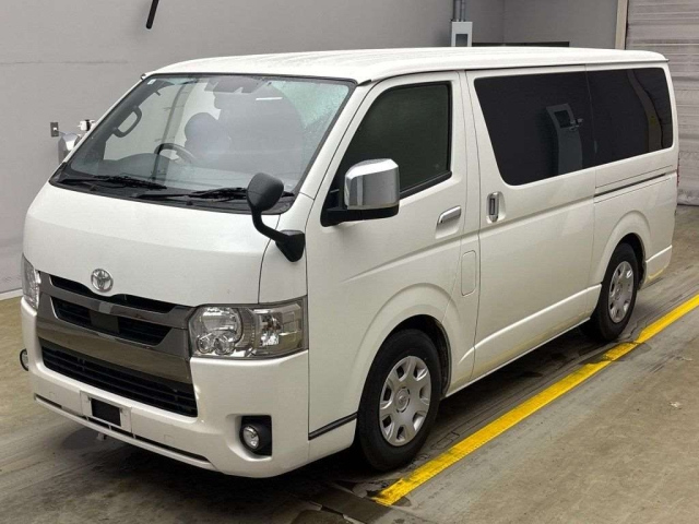 TOYOTA HIACE VAN 2021
