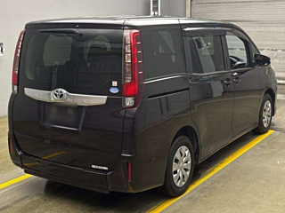 TOYOTA NOAH 2014