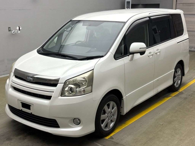 TOYOTA NOAH 2008