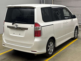 TOYOTA NOAH 2008