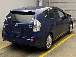 TOYOTA PRIUS ALPHA 2012