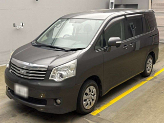 TOYOTA NOAH 2013