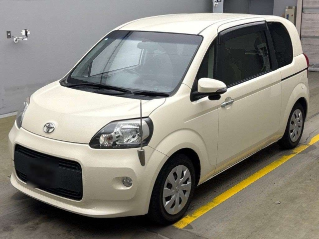 TOYOTA PORTE 2015