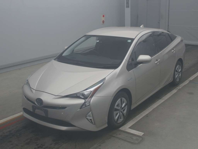 TOYOTA PRIUS 2016