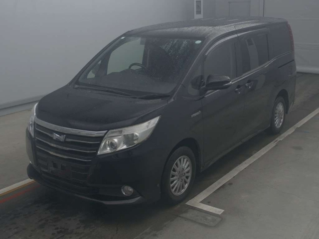 TOYOTA NOAH 2015