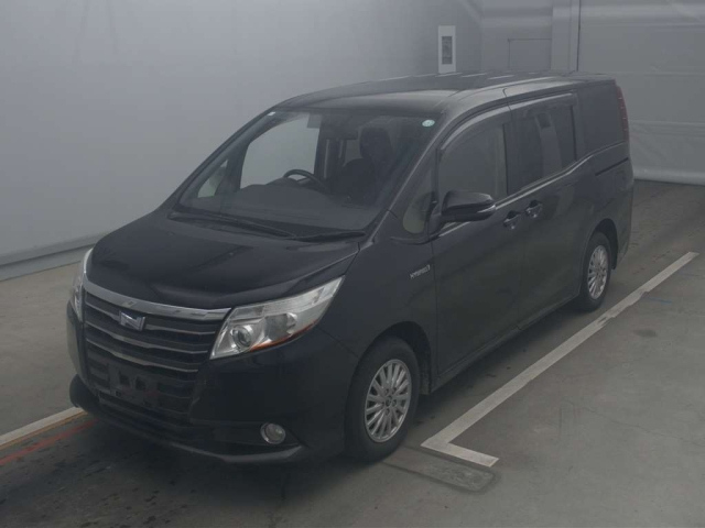TOYOTA NOAH 2015