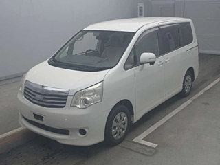 TOYOTA NOAH 2010