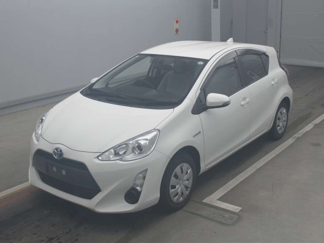 TOYOTA AQUA 2015