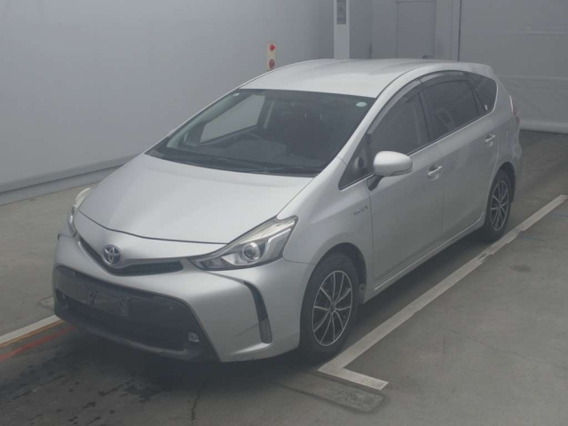 TOYOTA PRIUS ALPHA 2015