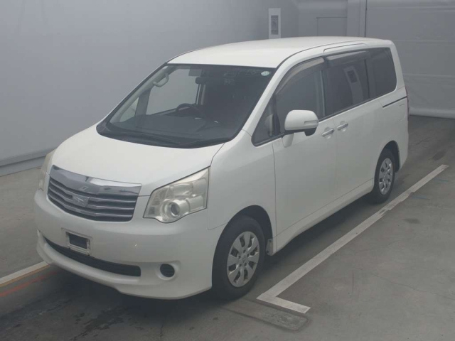 TOYOTA NOAH 2012