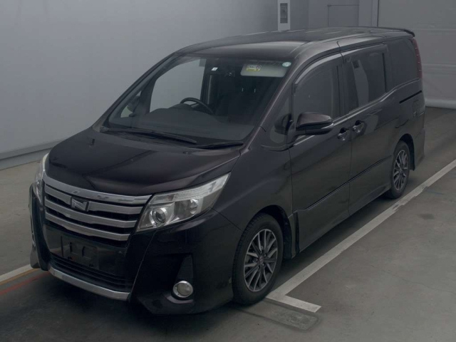 TOYOTA NOAH 2014