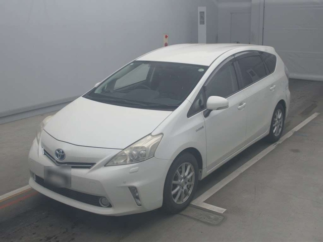 TOYOTA PRIUS ALPHA 2013