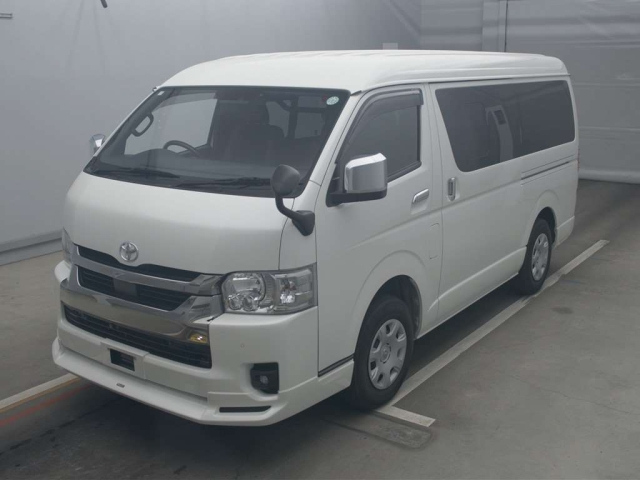 TOYOTA HIACE VAN