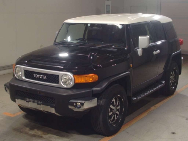 TOYOTA FJ CRUISER 2011