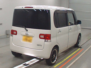 DAIHATSU TANTO 2011