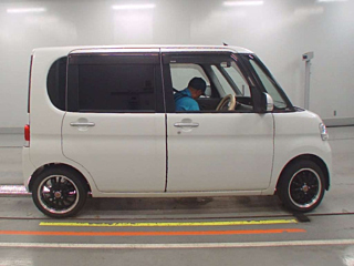 DAIHATSU TANTO 2011