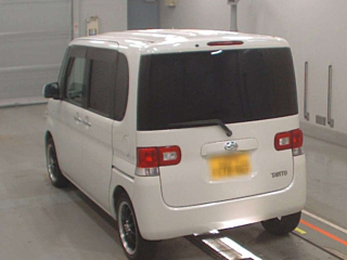 DAIHATSU TANTO 2011