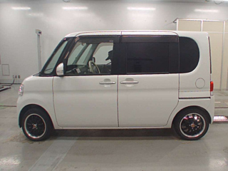 DAIHATSU TANTO 2011