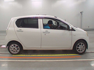 DAIHATSU MIRA E S 2012
