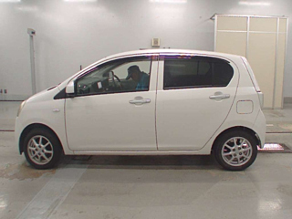 DAIHATSU MIRA E S 2012