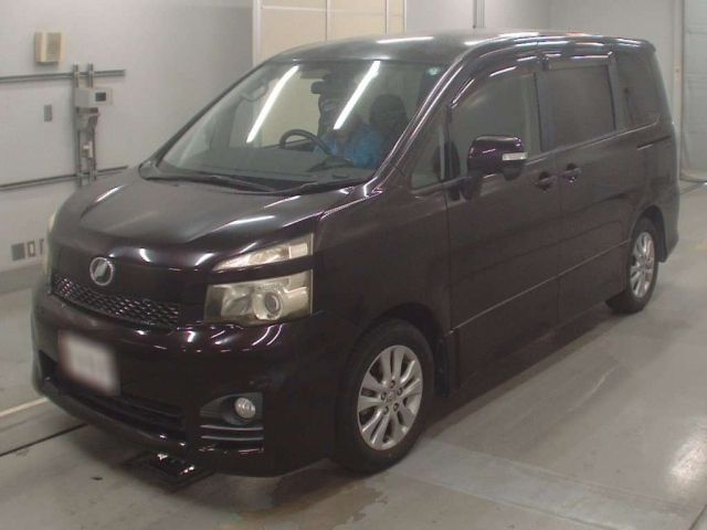 TOYOTA VOXY 2010